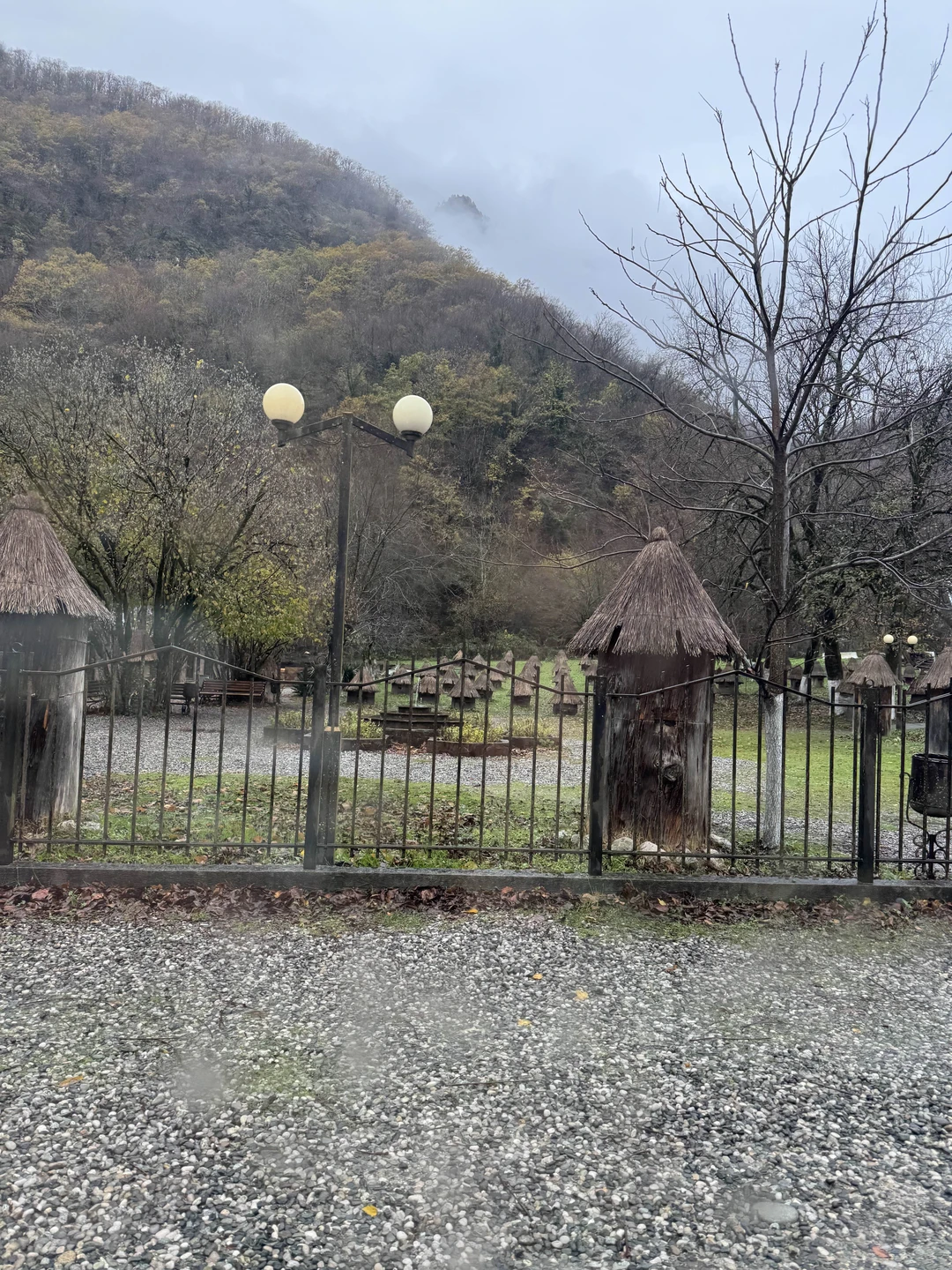 Ездили на экскурсию с Романом в Абхазию. Нам очень понравилось. Роман был очень обходительный, общительный. С