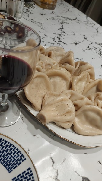 спасибо огромное! побывали в гостях в настоящей грузинской семье. интереснейшая беседа, вино, чача). И хинкали действительно