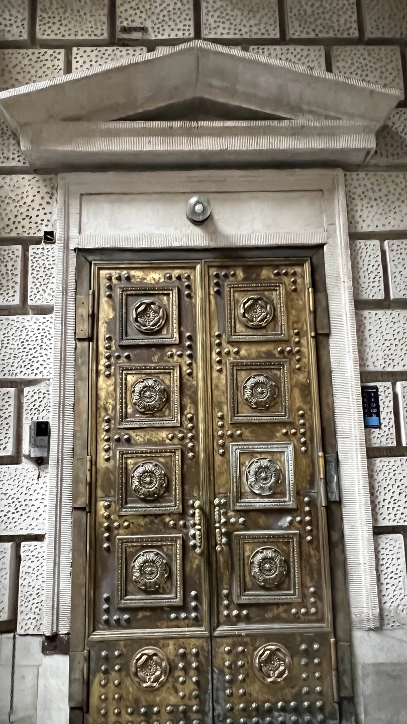 Секреты и лабиринты Петроградской стороны: дворы, парадные, легенды (Екатерина)