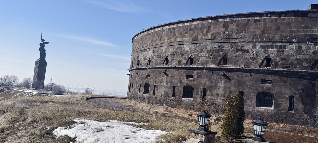 Сегодня были на экскурсии по городу Гюмри с Артёмом. Великолепная экскурсия. Посмотрели старый город, центр, крепость