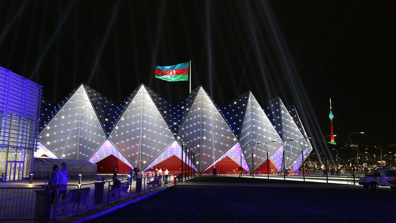 Вечерняя прогулка «Огни Баку»