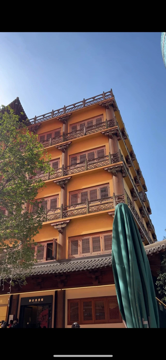 Если вы хотите познакомиться с городом не через стекло музейной витрины, а почувствовать его душу через