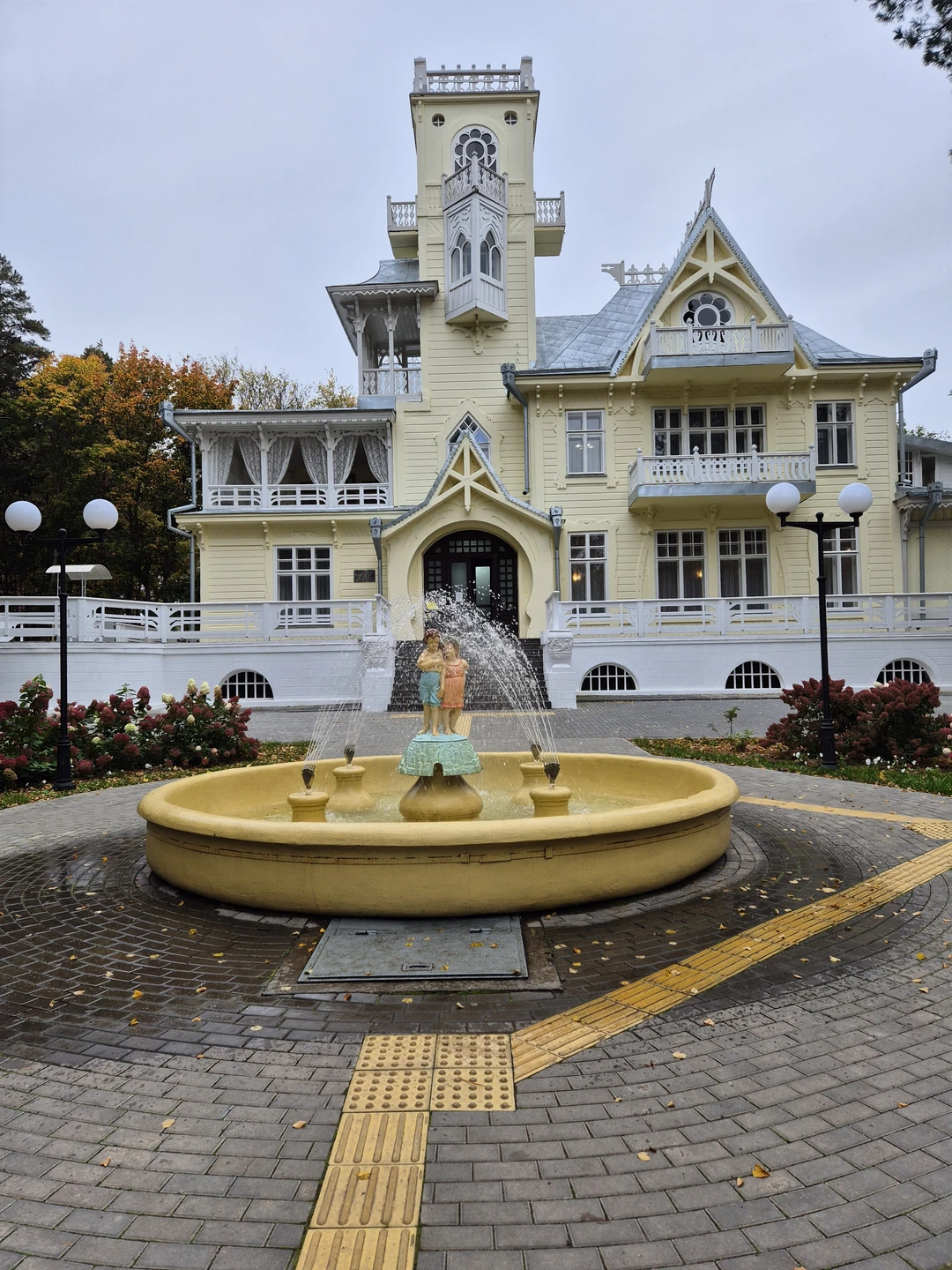 Экскурсия очень понравилась! Замечательно организованная программа позволила погрузиться в историю и атмосферу мест. Сергей оказался настоящим