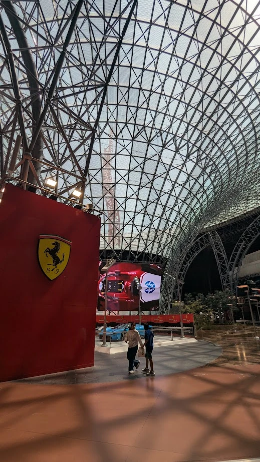 Брали билеты в Феррари парк с доставкой от отеля до парка и обратно. Отлично все прошло
