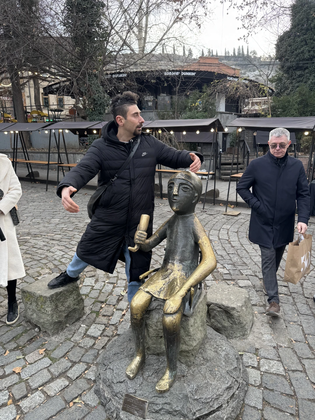 Великолепная экскурсия! Продуманный маршрут, искрометные комментарии, замечательные остановки с дегустациями. Владимир - отличный гид, с задатками