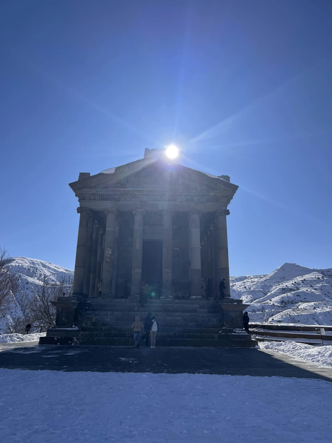 Это была одна из лучших экскурсий в моей жизни. Я улыбалась с самого утра. В храм