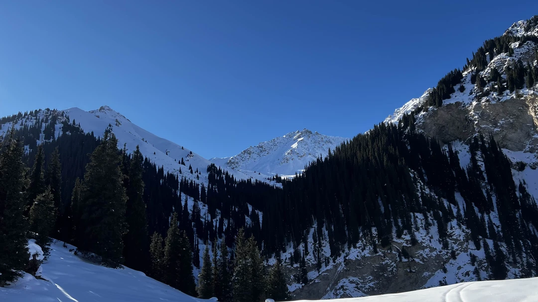 Это была невероятная поездка, виды просто космос, несмотря на то, что зимой активности в долине не