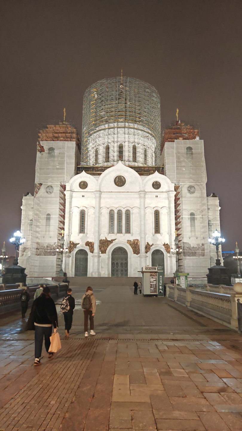 Прекрасная таинственная прогулка с чудесной Александром Ирбе, эмоциональная, неординарная, не скучная, наполненная, под впечатлением и от