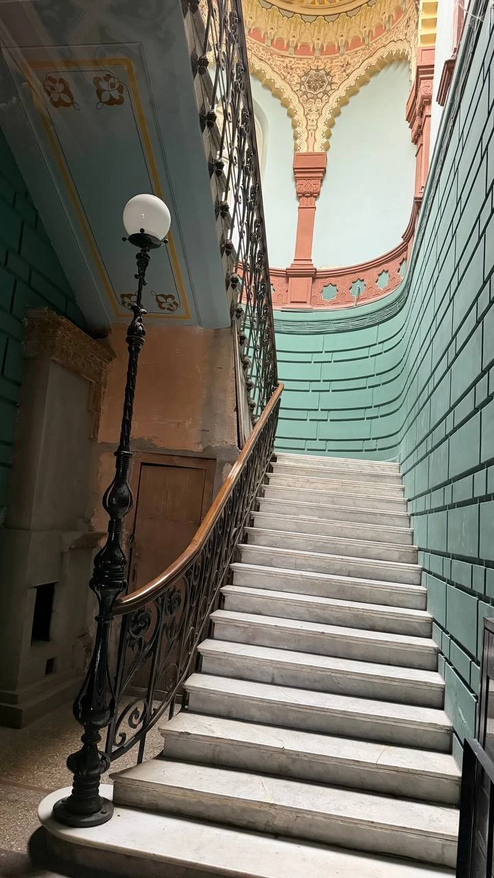 Григол оказался невероятным собеседником, с уникальным и нестандартным подходом к проведению обзорной экскурсии. Эта была не