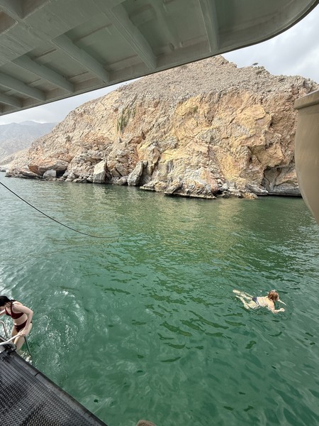 Когда бронировала забыла тот факт что это групповая поездка - людей было много. в основном все своими компаниями. странные