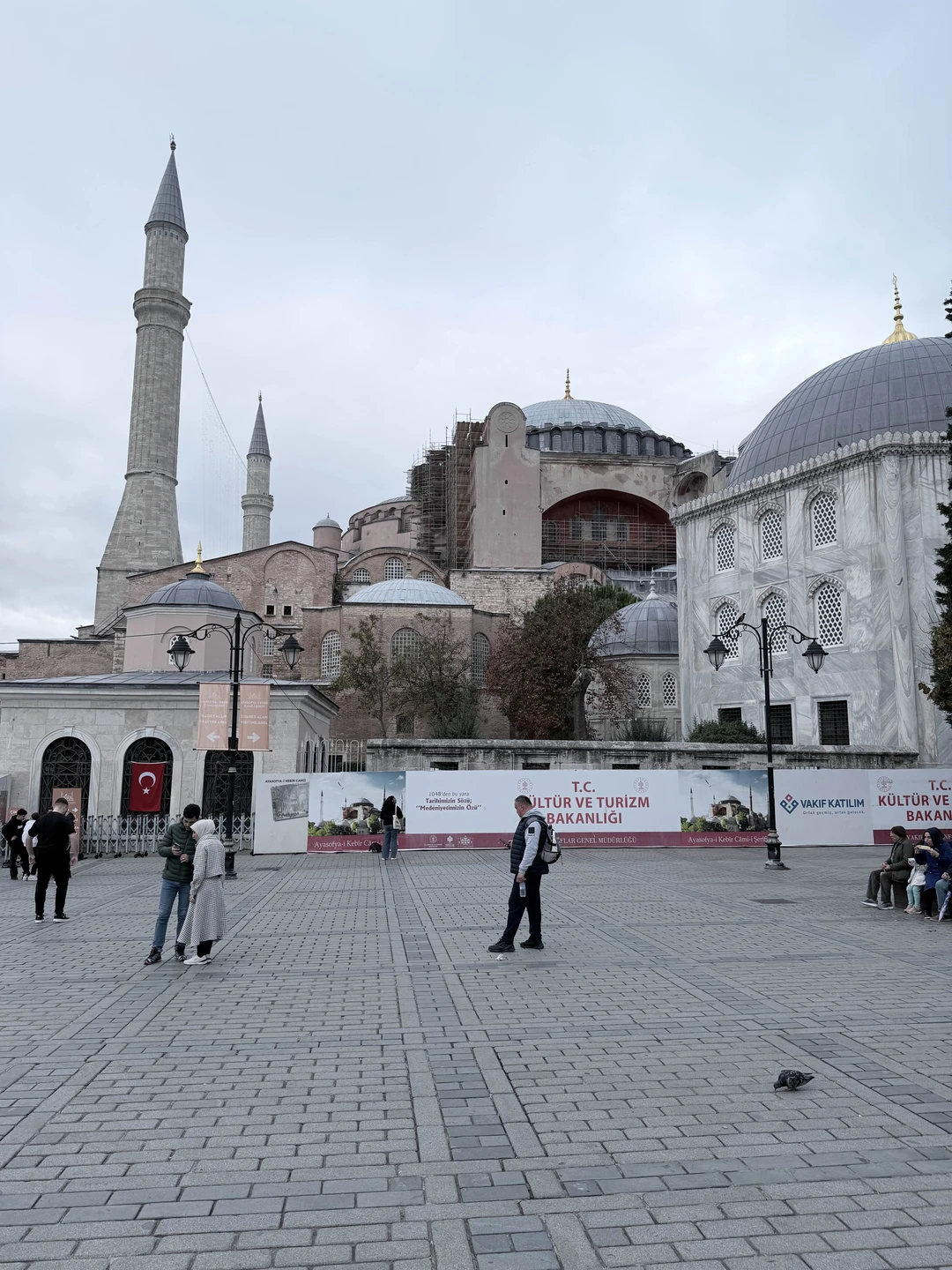 Огромное спасибо нашему гиду, три часа пролетели незаметно. Это была очень интересная экскурсия, однозначно рекомендую!