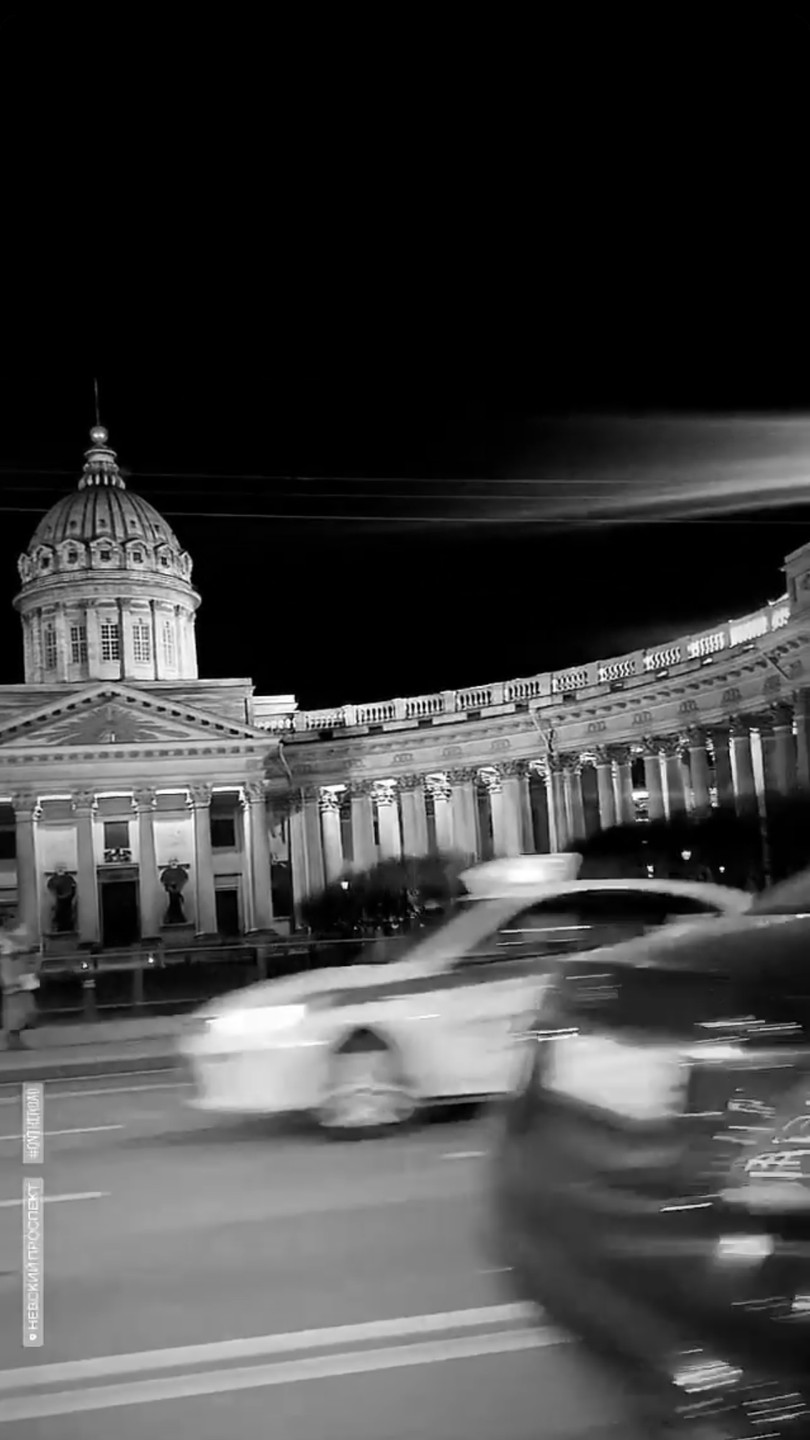 Трансфер на Tesla из аэропорта с экскурсией по Петербургу (Михаил)