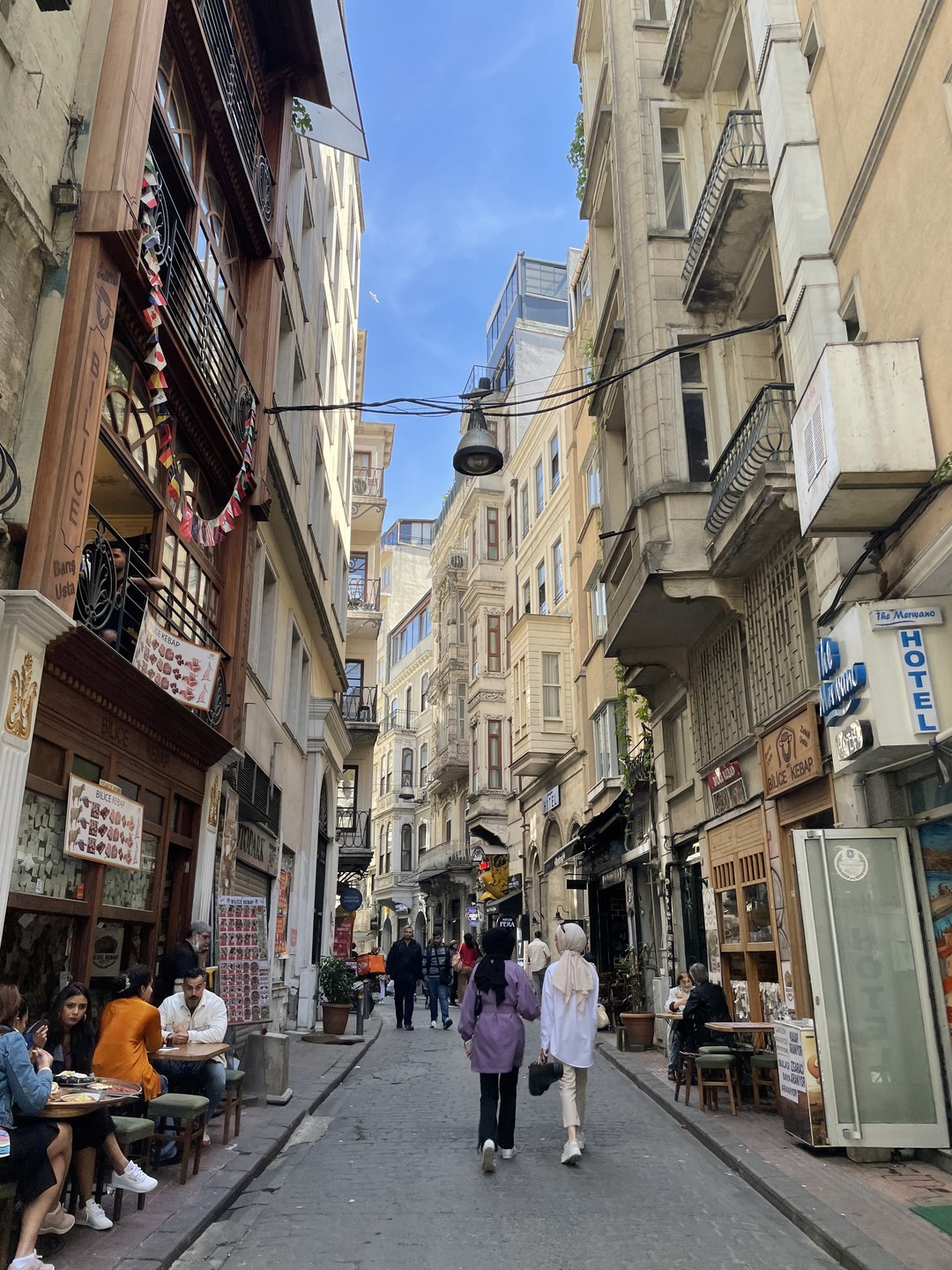 Давно не ходили с экскурсией, но нам очень понравилось. Общение с Олесей было приятным, лёгким и