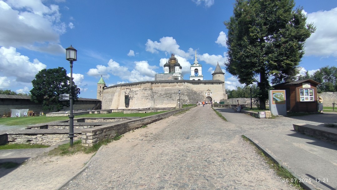 Обзорная пешеходная экскурсия по Кремлю и центру Пскова (Сергей)