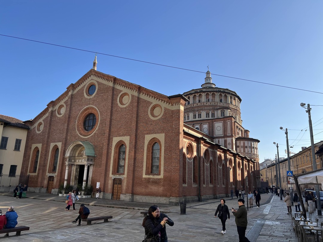 Людмила - лучший гид из тех что мы встретили в Италии. Интересно и доходчиво объясняет, отвечает