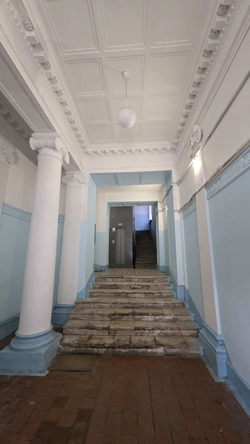 Секреты и лабиринты Петроградской стороны: дворы, парадные, легенды (Екатерина)