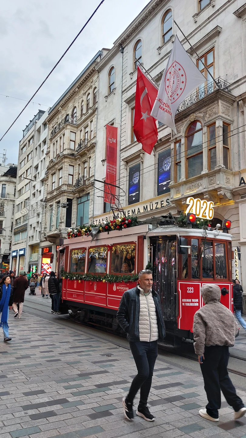 Спасибо большое Дмитрию за проведенную экскурсию. За решение всех организационных проблем(Дмитрий был всегда на связи). Машина