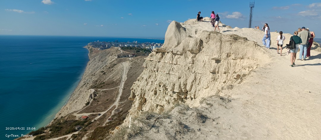 Водитель вежливый, охотно отвечал на вопросы. Без лишней суеты, всё прошло на высшем уровне