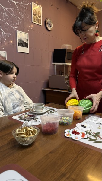 Посетили мастер-класс вместе с детьми. Очень понравилось, особенно дочери! Мастер-класс был просто идеальный! Организатор очень отзывчивый,милый,добрый,разговорчивый