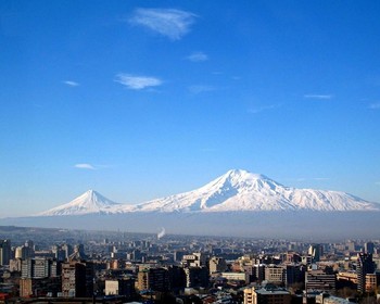 Площадь Республики, Каскад и вид на Арарат