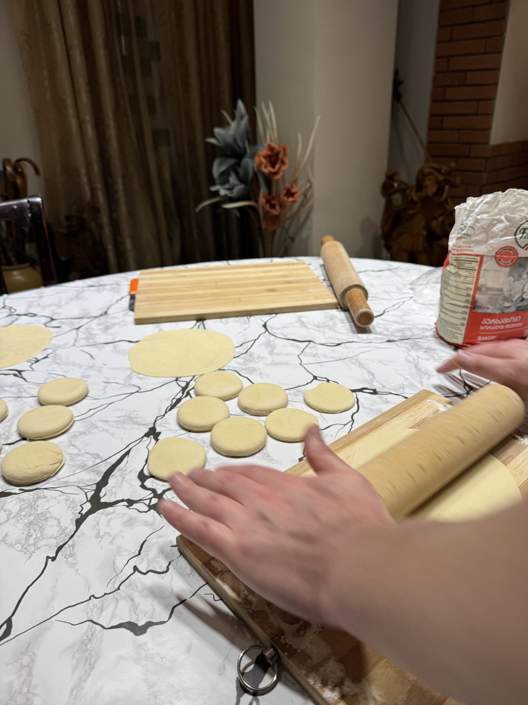 Пьём вино и готовим грузинские блюда (Лукашина)