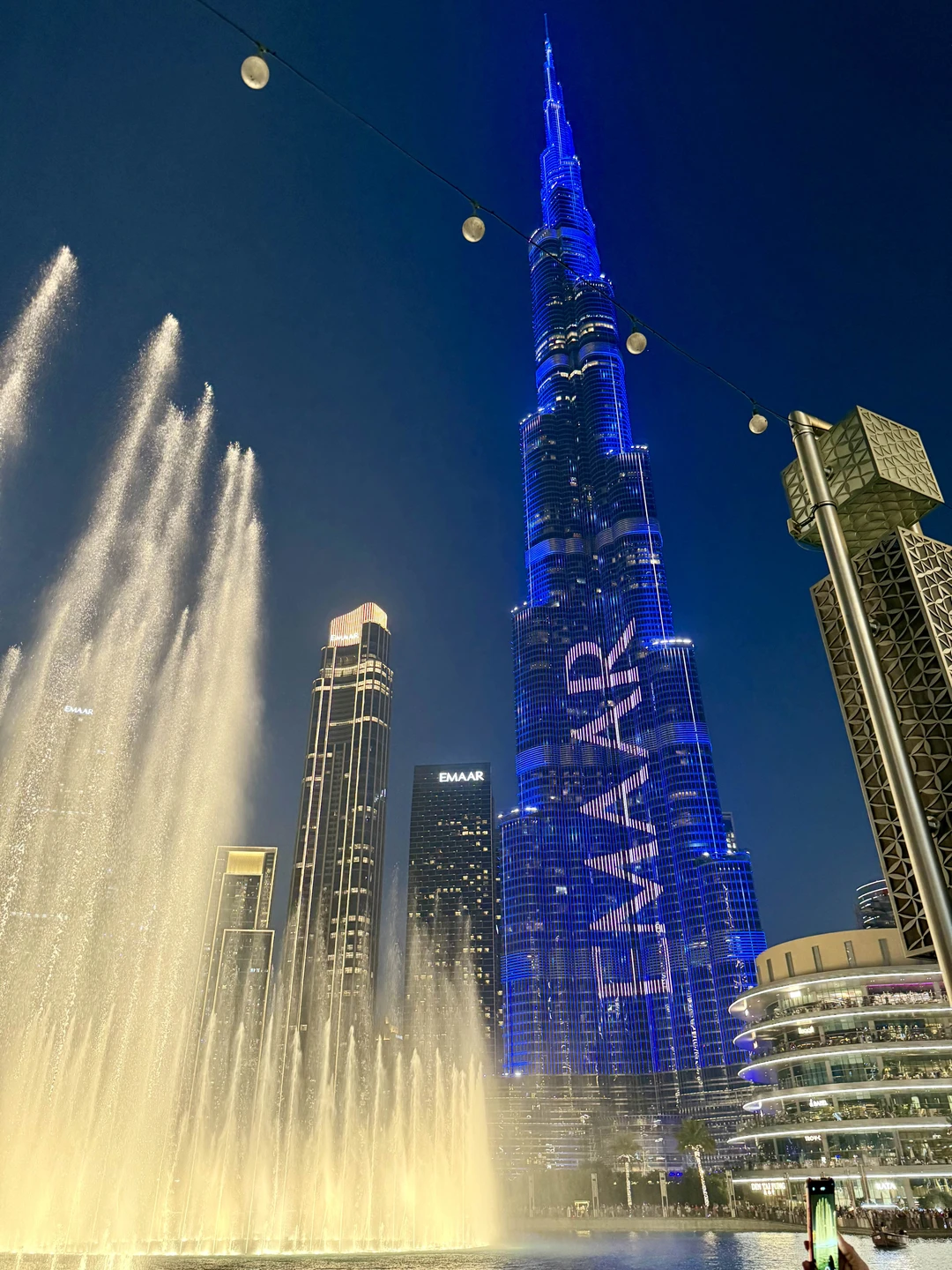 Легкая дружеская поездка, содержательная, без занудства: будет понятно и интересно взрослым и детям! Гибкий график локаций, все очень красиво