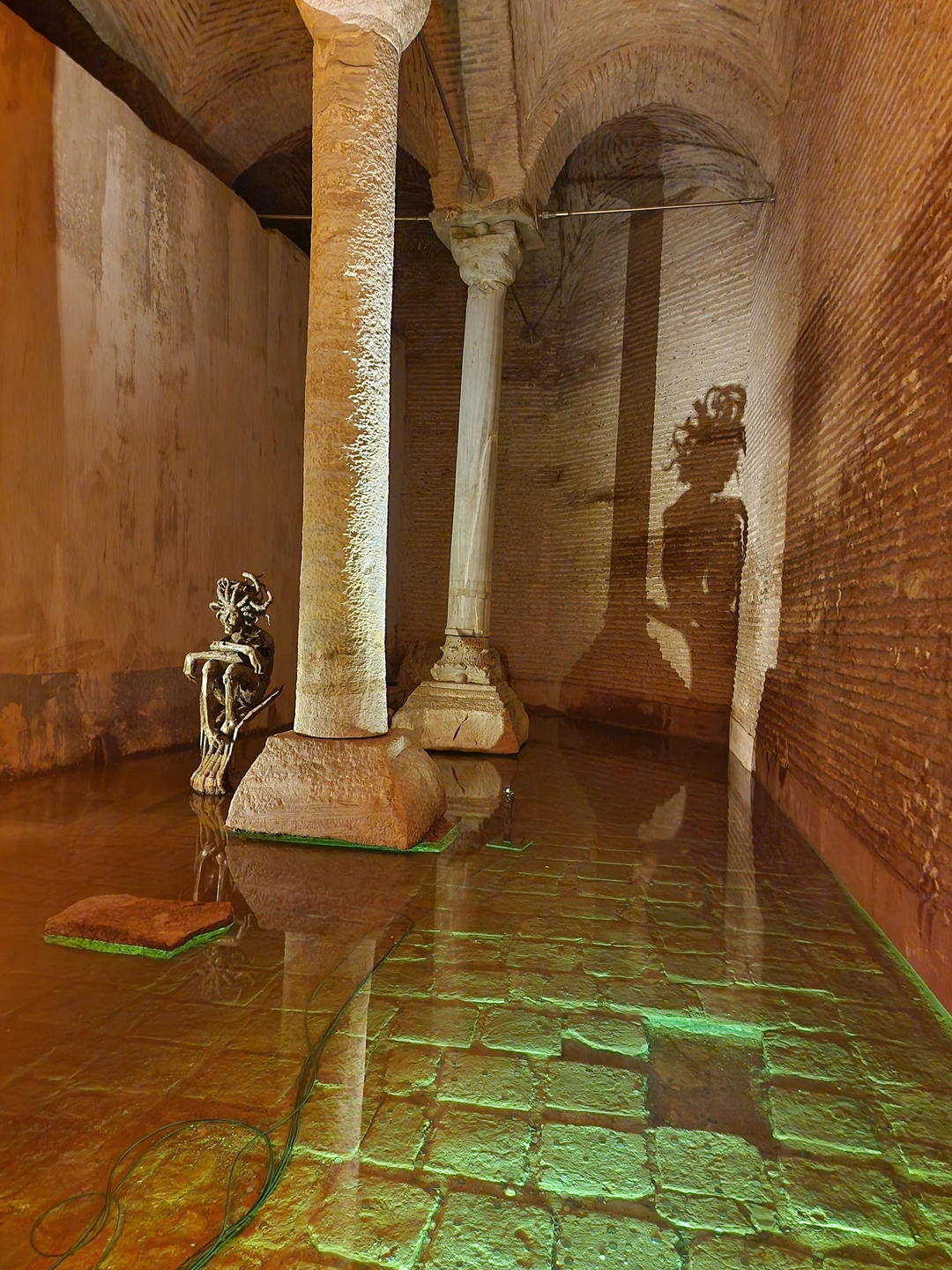 Наш гид Адэм провел замечательную экскурсию. Всех вовремя собрал, поведал массу историй о достопримечательностях, весело и