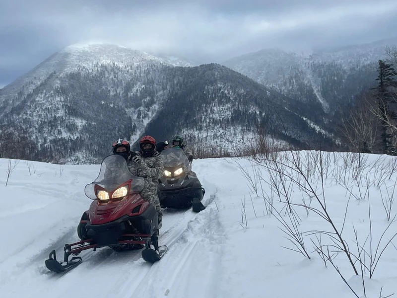 На снегоходах - к маяку Тонин