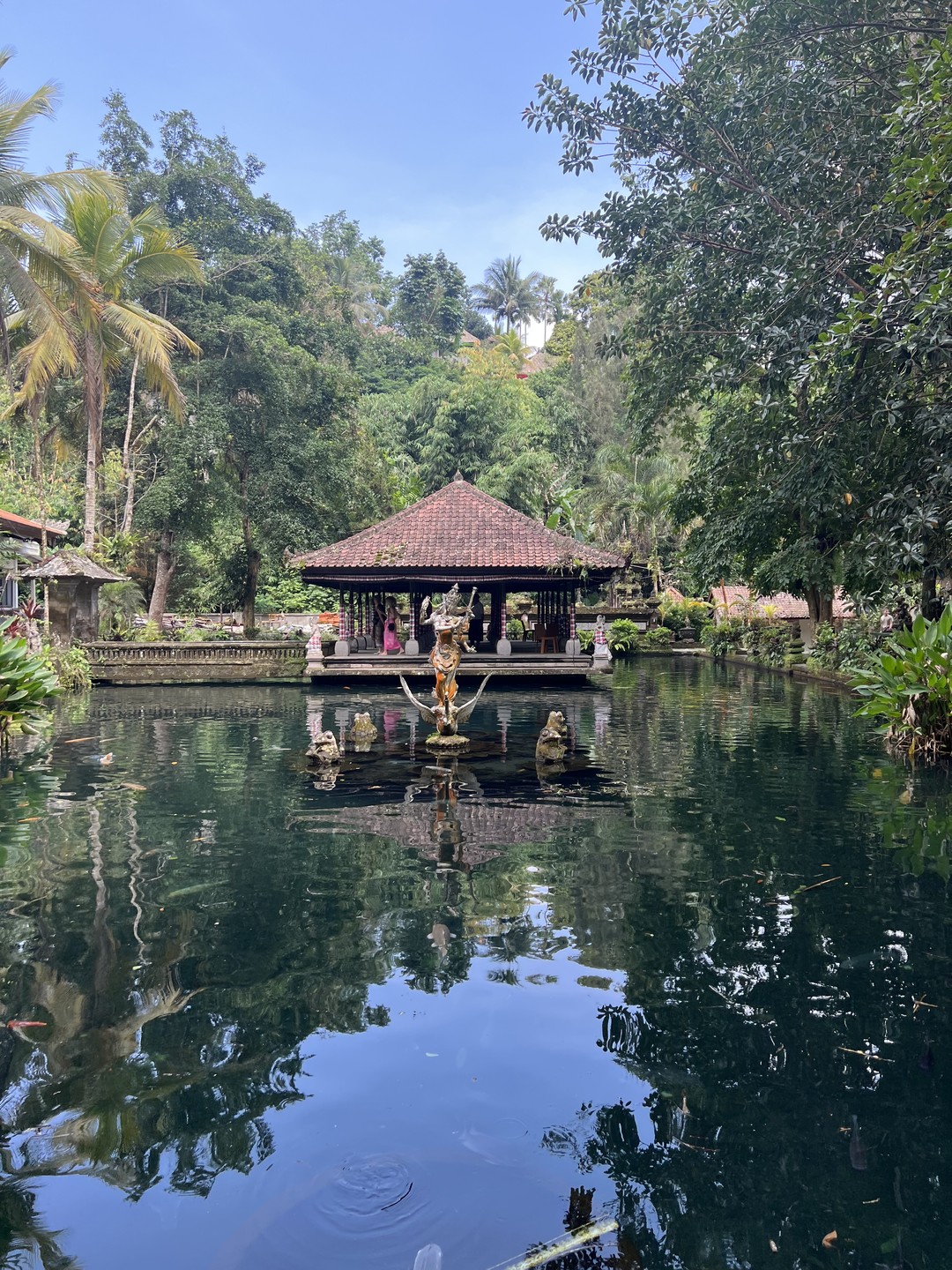Было все прекрасно организовано, веселый и приятный гид! Нам очень понравился!