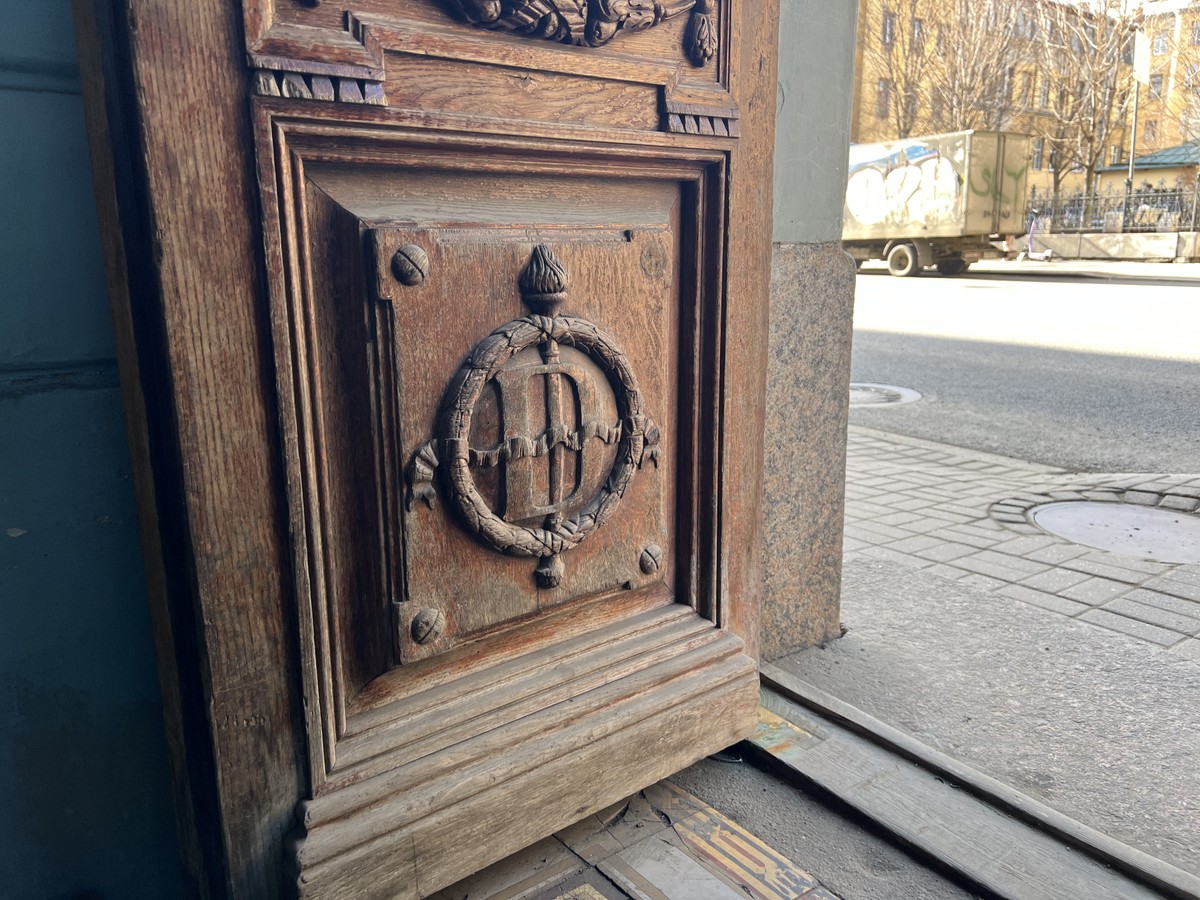 Крыша, дворы, парадные и коммуналка (19/19)