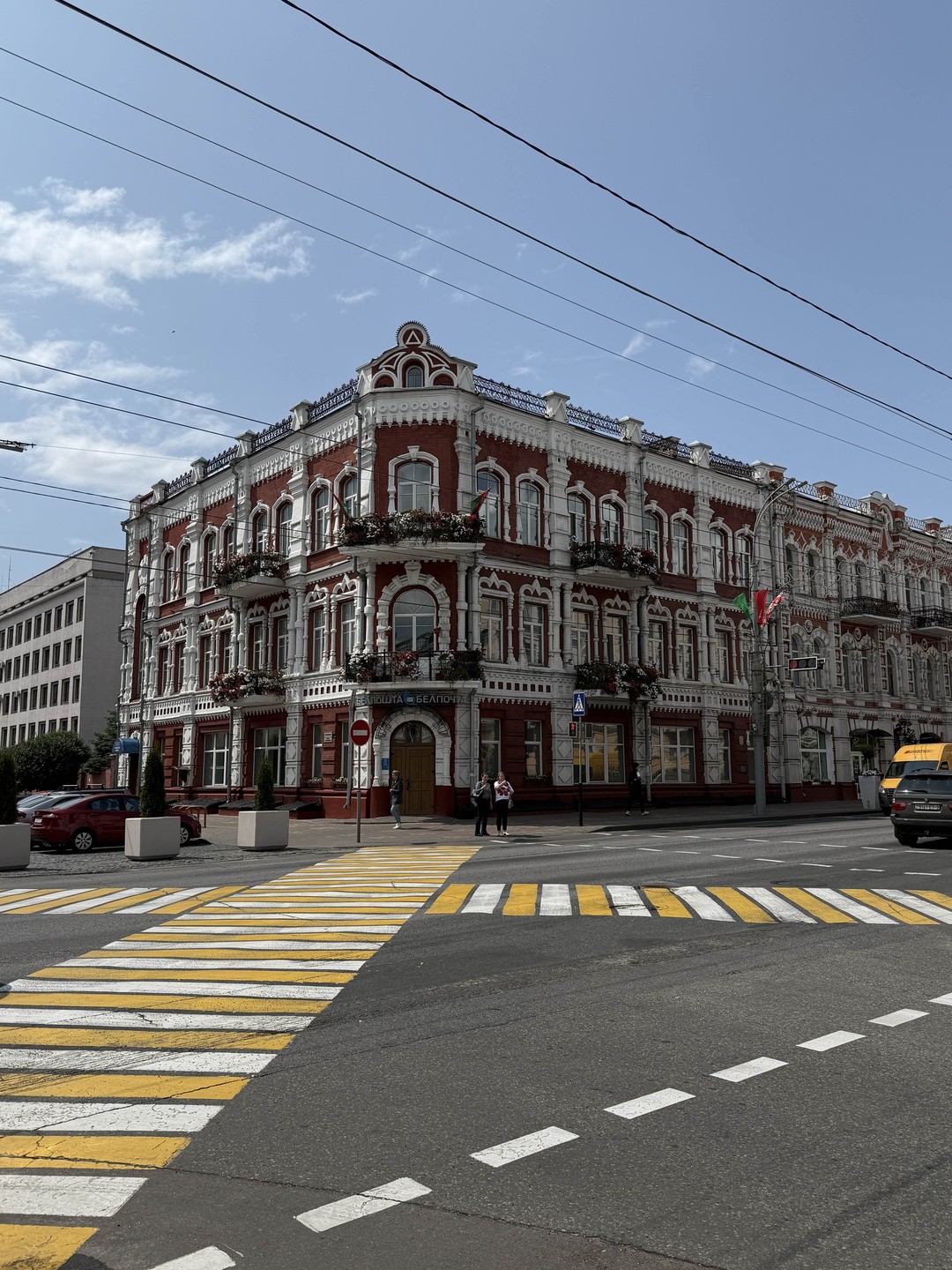 Александра прекрасный рассказчик - рассказала об основных моментах города. Плюс отвечала на все вопросы и поддерживала