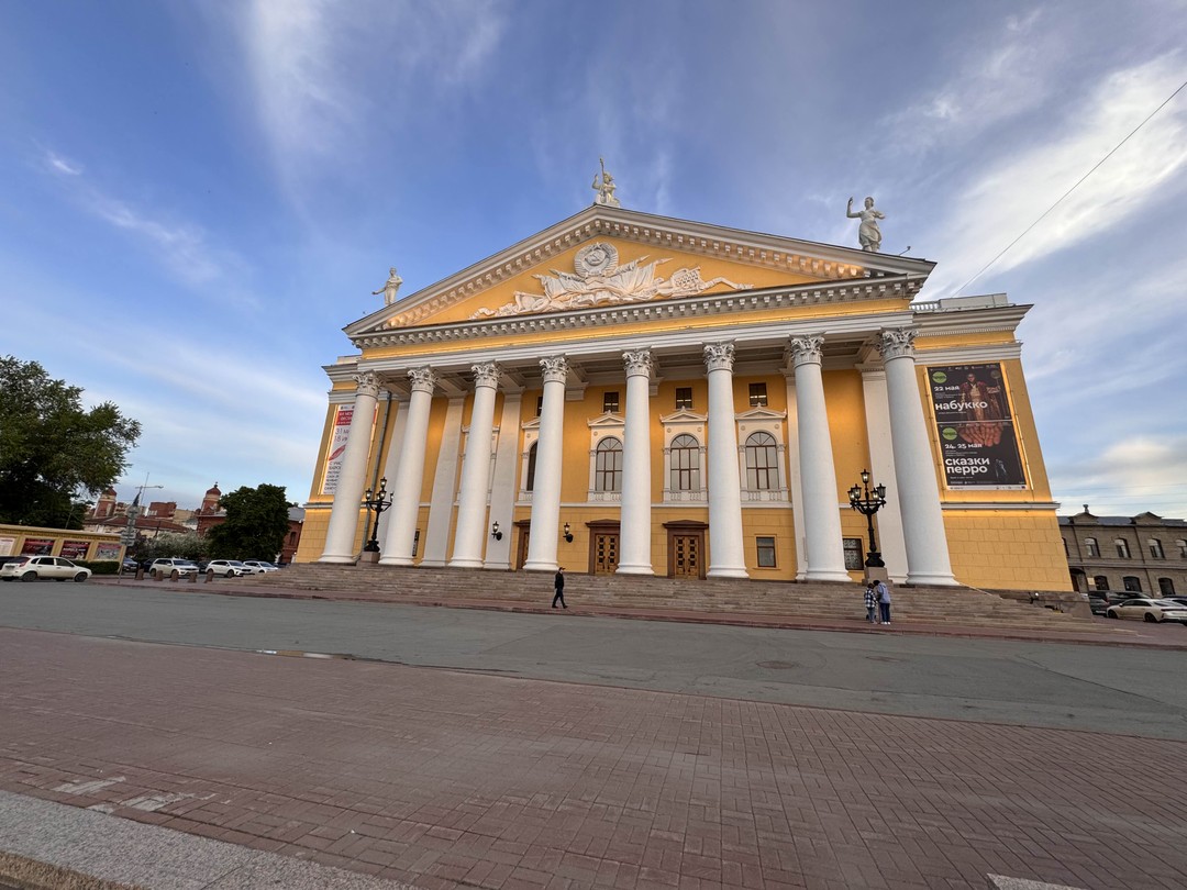 Если ваш экскурсовод Александр Ермолаевич, то считайте, что вы победитель в этой жизни. Самое приятное -