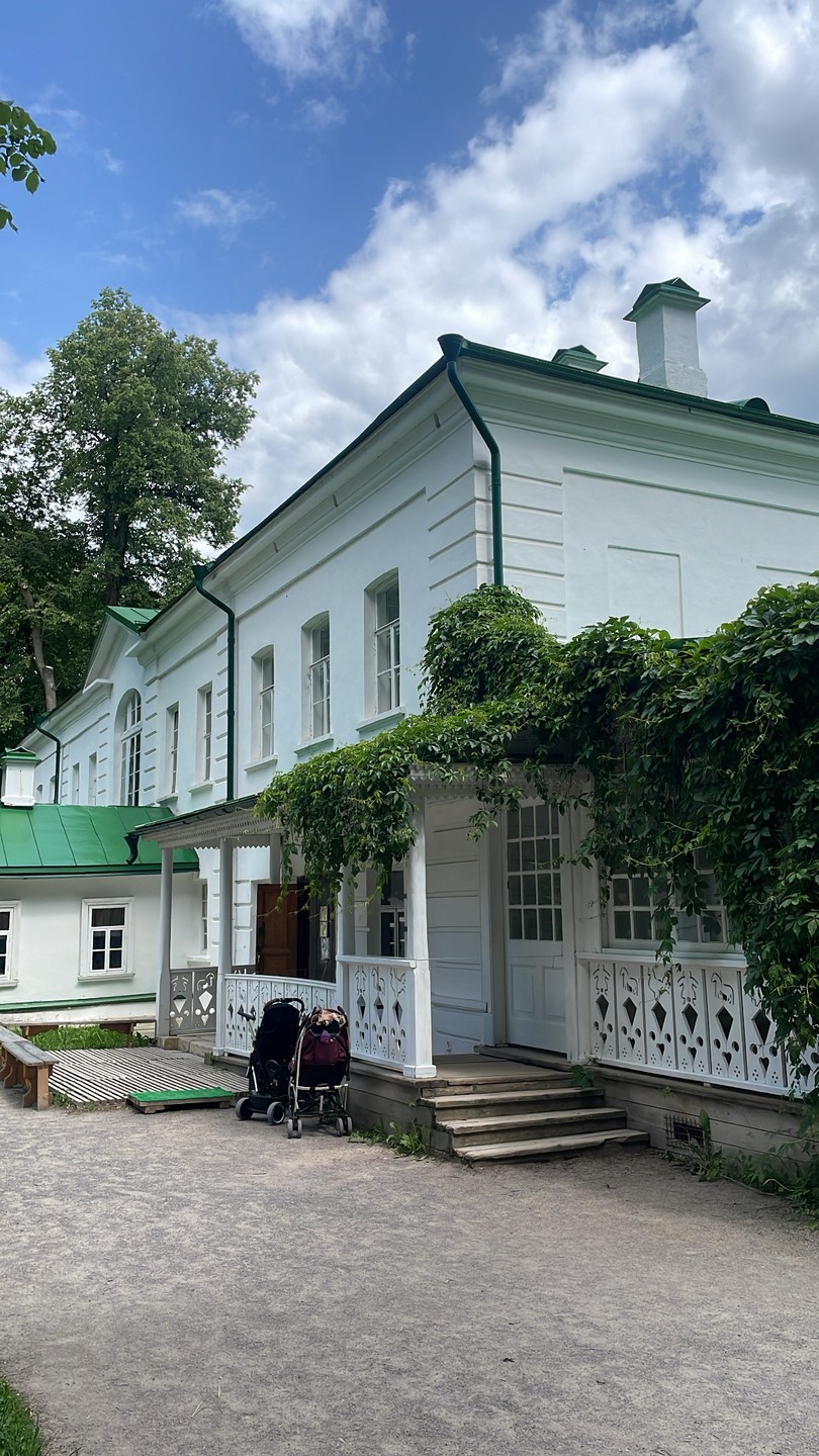 Прекрасная экскурсия, невероятные впечатления от увиденного, интереснейший рассказ о жизни и семье Льва Толстого, потрясающе вкусный