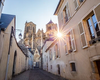 Исторический центр Буржа, возвращение в Париж