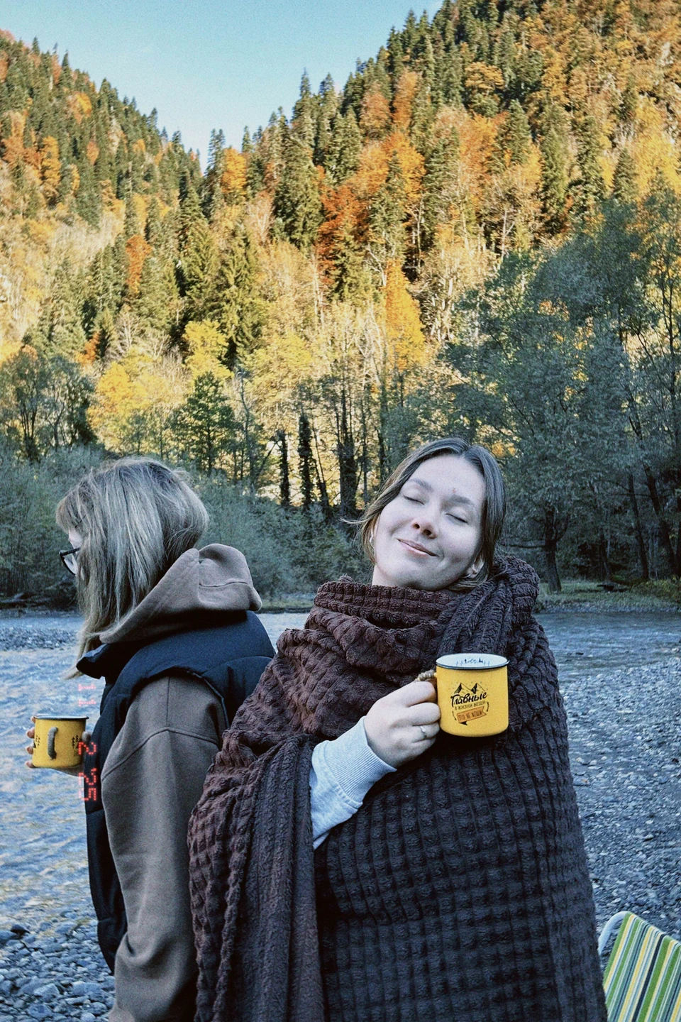 Это был чудесный день) мы увидели озеро Рица даже со стороны, где нет инфраструктуры- ты и