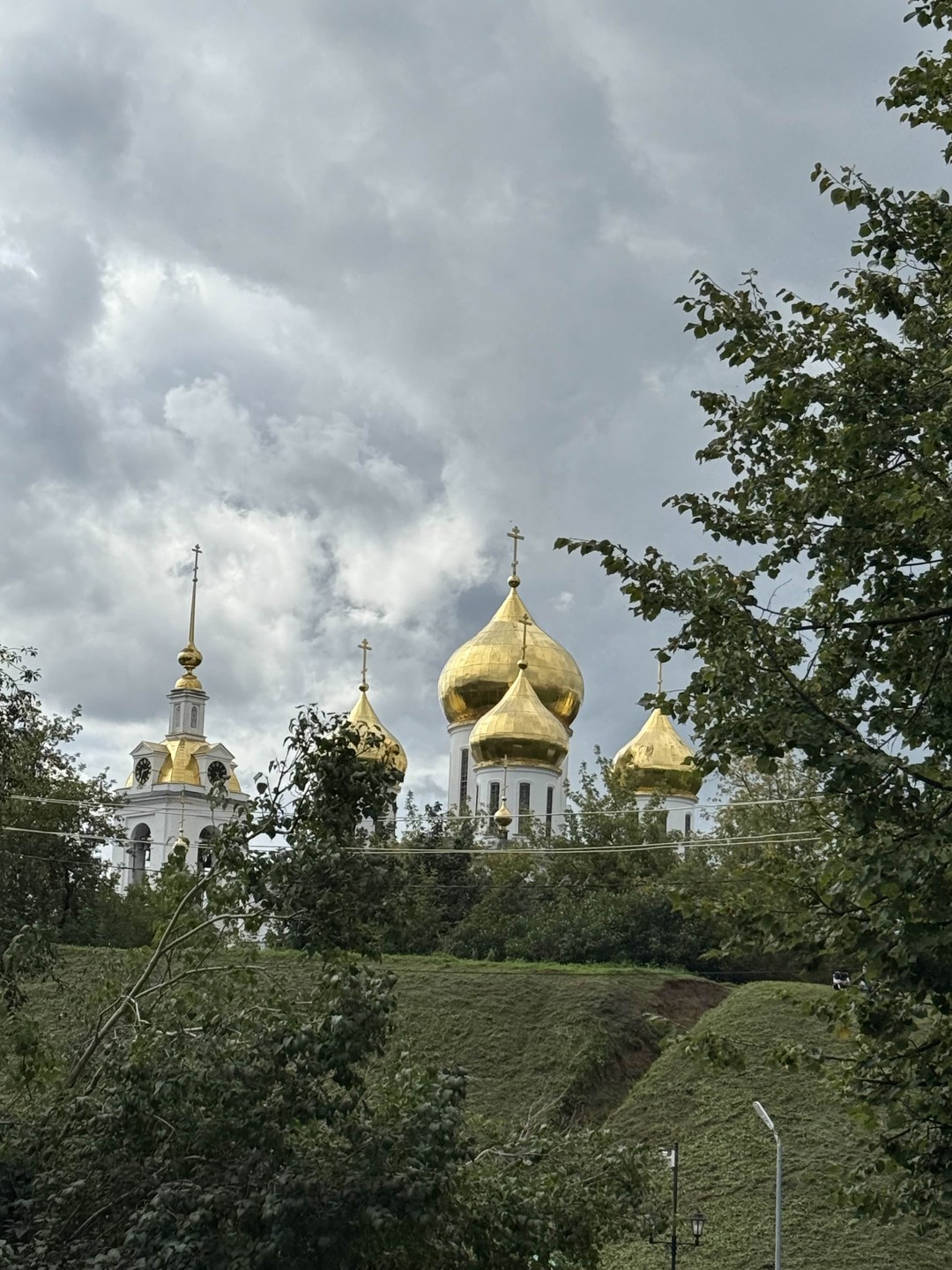 Геннадий рассказывает с таким интересом и любовью к своему городу, истории и делу, что 2 часа экскурсии просто пролетели