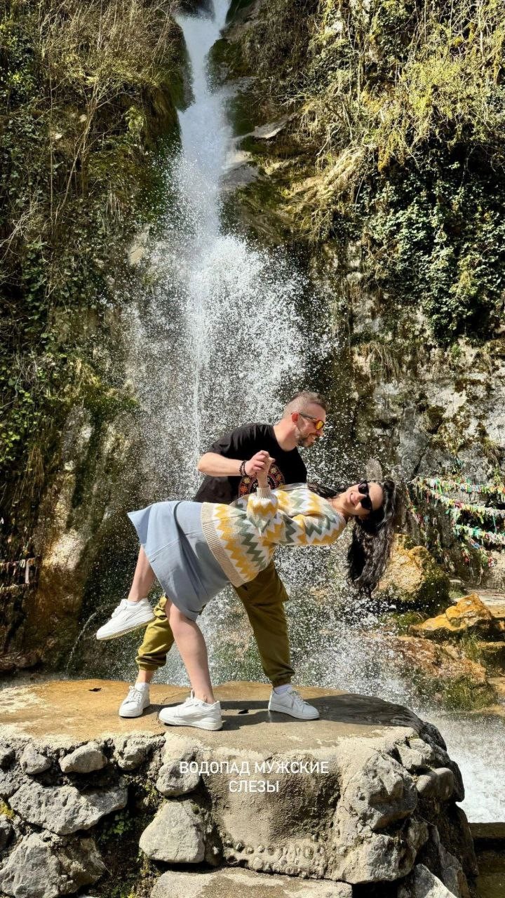 От команды Вовы с нами поехал Гид Дамей. Хотели максимально интересно посетить за 1 день Абхазию.