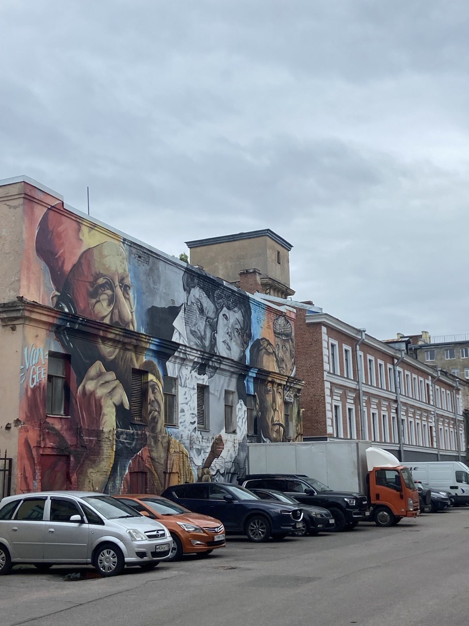 Пишу по горячим следам, только вернулась с экскурсии и это было великолепно! Море положительных эмоций. Евгения – настоящий профессионал!