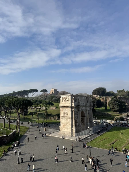 Татьяна очень грамотно выстроила экскурсию - нам практически везде удавалось избегать встреч с туристическими группами. Сама