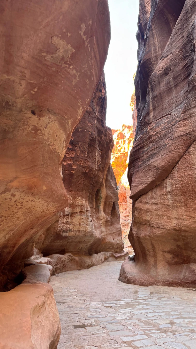 Экскурсия прошла великолепно. Дорога утомительная, но это не омрачает впечатлений. На стороне Египта вас провожает русскоговорящий