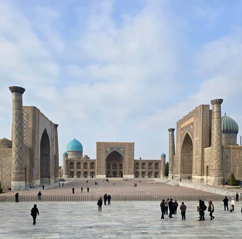 Нашим гидом был Санат-человек советского образования с 30-ним опытом работы. Было очень холодно, не повезло с