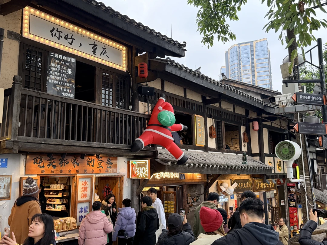 Экскурсию проводила замечательная и очень внимательная Алина! Экскурсией остались довольны! Также Алина дала много рекомендации для