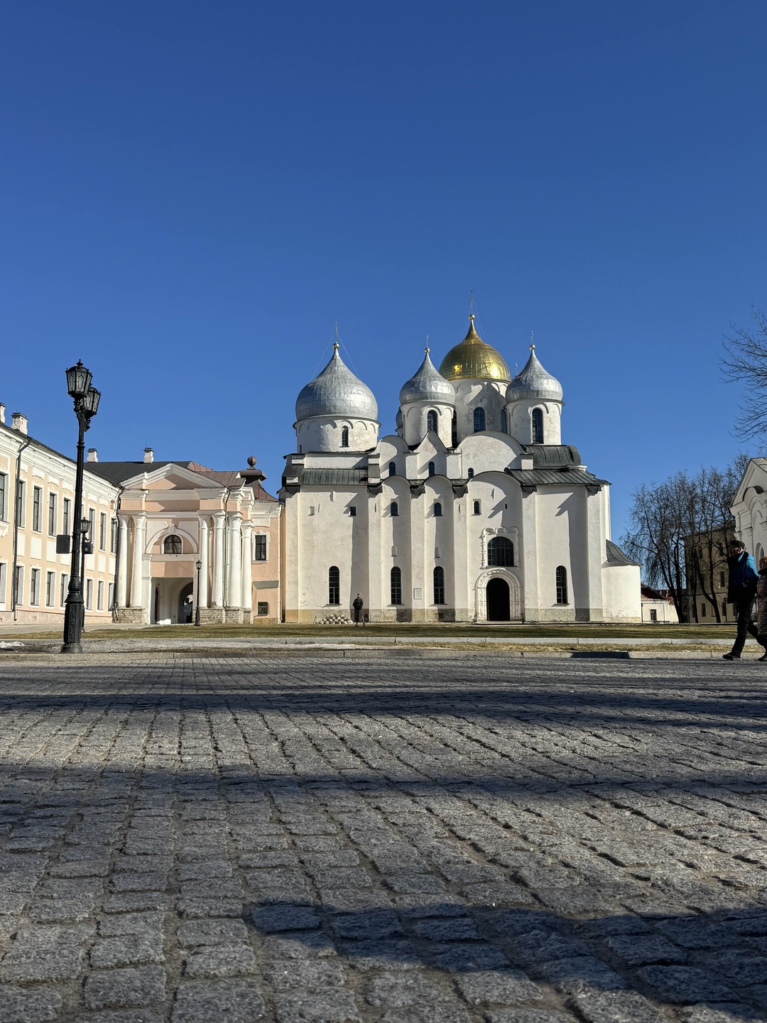 Отличная экскурсия, незатяжная и все по делу - на одном дыхании. Константин великолепный рассказчик и знаток