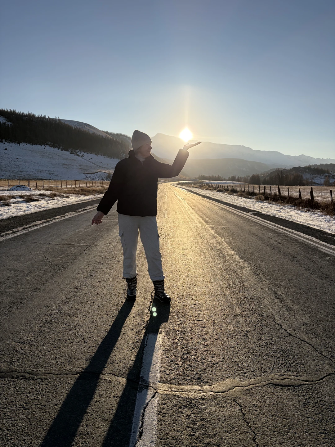 Олег очень интересный рассказчик, отличный водитель, знает интересные локации и лучшие места для фото. Спокойный и