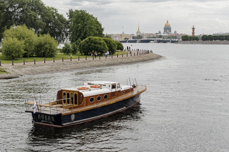 Волшебный Петербург: водная прогулка на ретро-катере