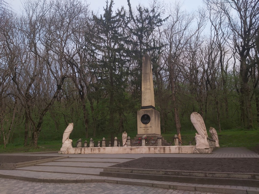 21.04.2025 посещали семьёй экскурсию с гидом Владимиром. Очень содержательная экскурсия, много интересной и полезной информации. В