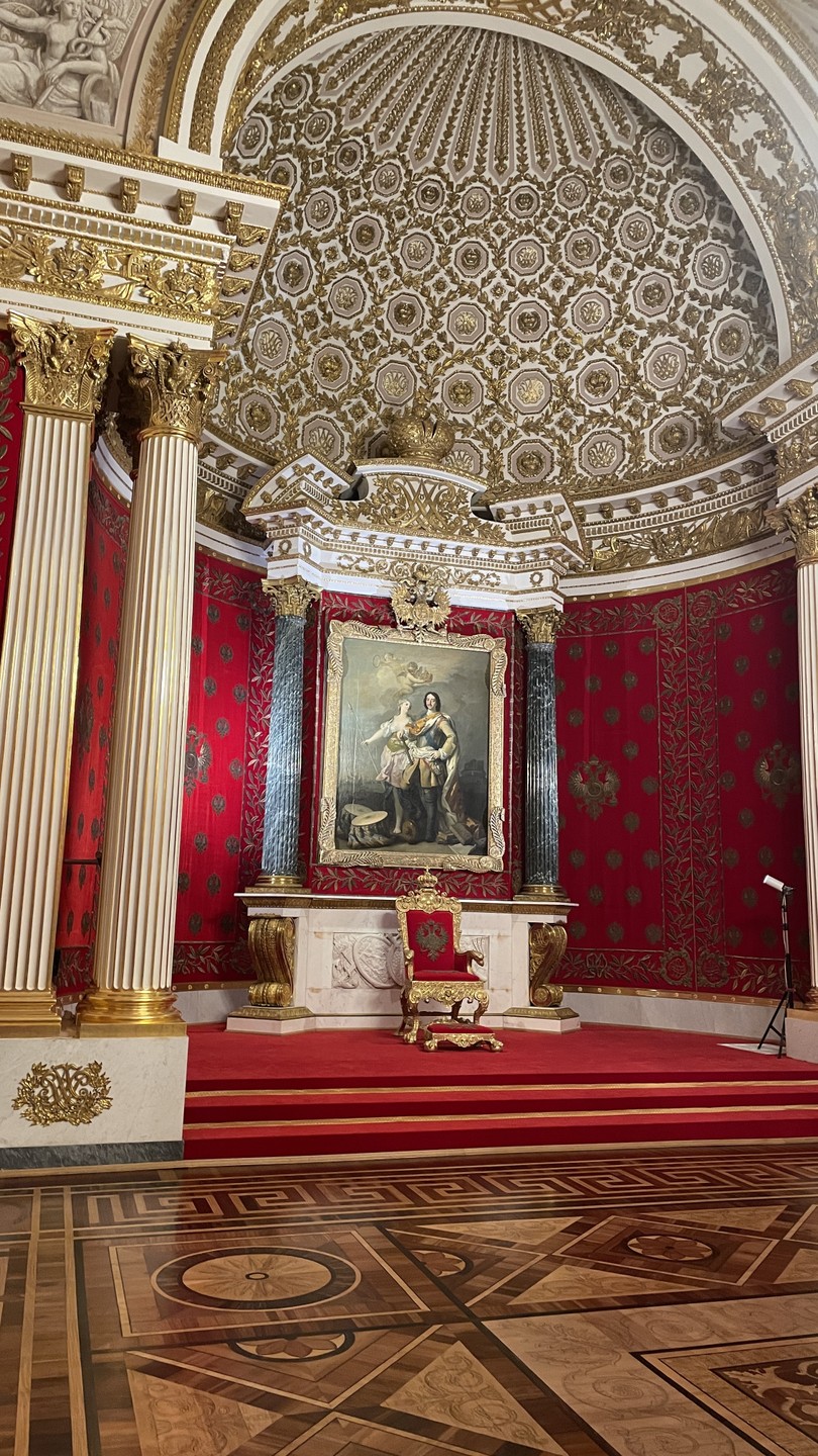 Спасибо Елене,за очень познавательную,позитивную, душевную экскурсию по Эрмитажу. Елена очень интересно преподносит информацию,мы остались очень довольными