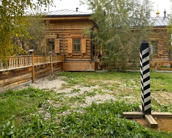 Музей мамонта, Сокровищница Республики Саха, Сувенирный центр и Колхозный рынок