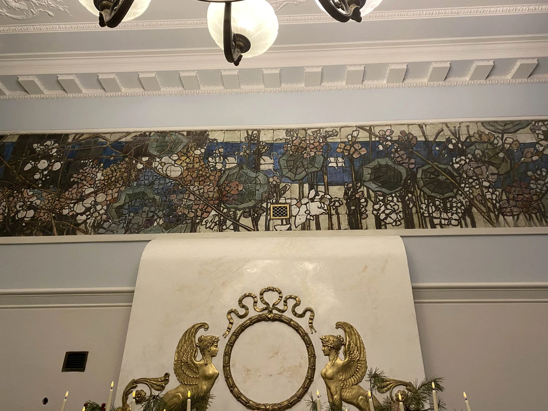 Отличная экскурсия, интересный маршрут. Поэзия архитектуры и глубокие знания экскурсовода. Созерцание и погружение. Осмотрели много уникальных