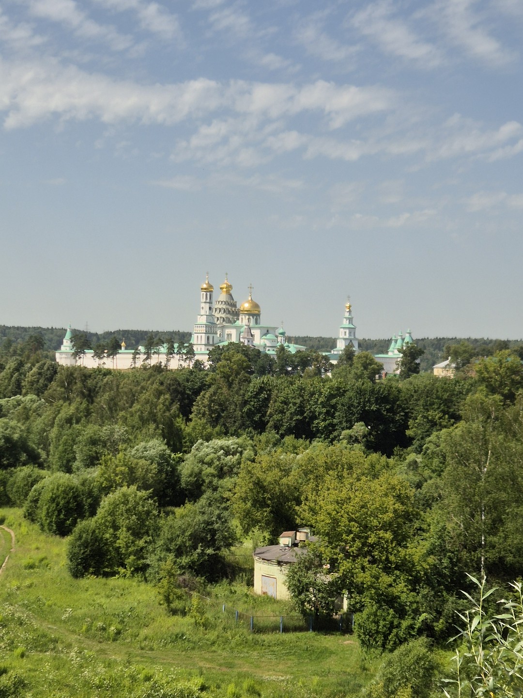 Благодарим Анатолия за интереснейшую экскурсию. Ездили семьей. Очень впечатлила подача материала: ясно, доступно, без перегруженности датами